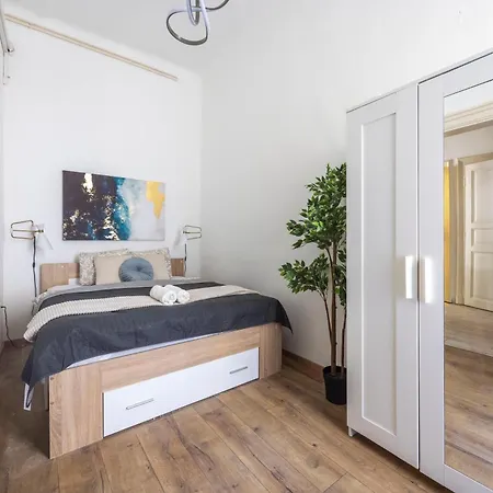 Stylish & Charming Cozy By Prestige Homes * Budapeste