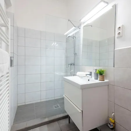 Stylish & Charming Cozy By Prestige Homes * Budapeste