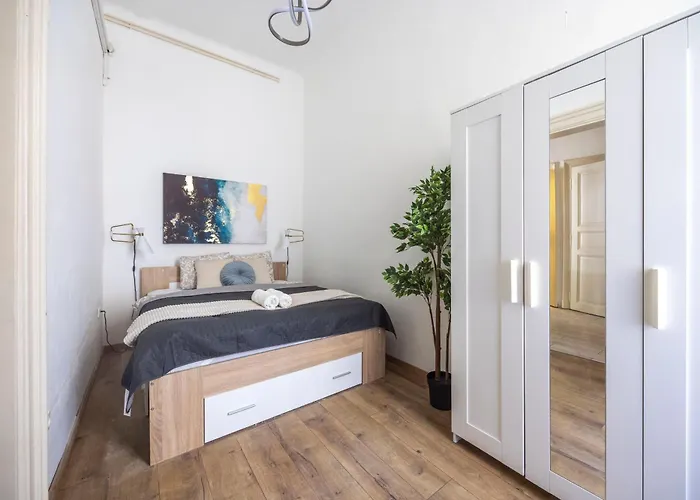 Stylish & Charming Cozy By Prestige Homes * Budapest