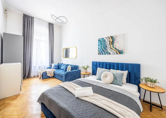 Stylish & Charming Cozy By Prestige Homes Apartment Budapest